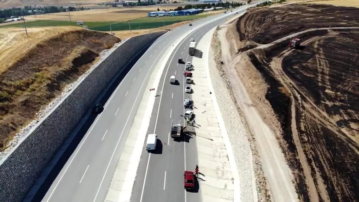 Çorum\'da Anız Yangını Zincirleme Kazaya Neden Oldu