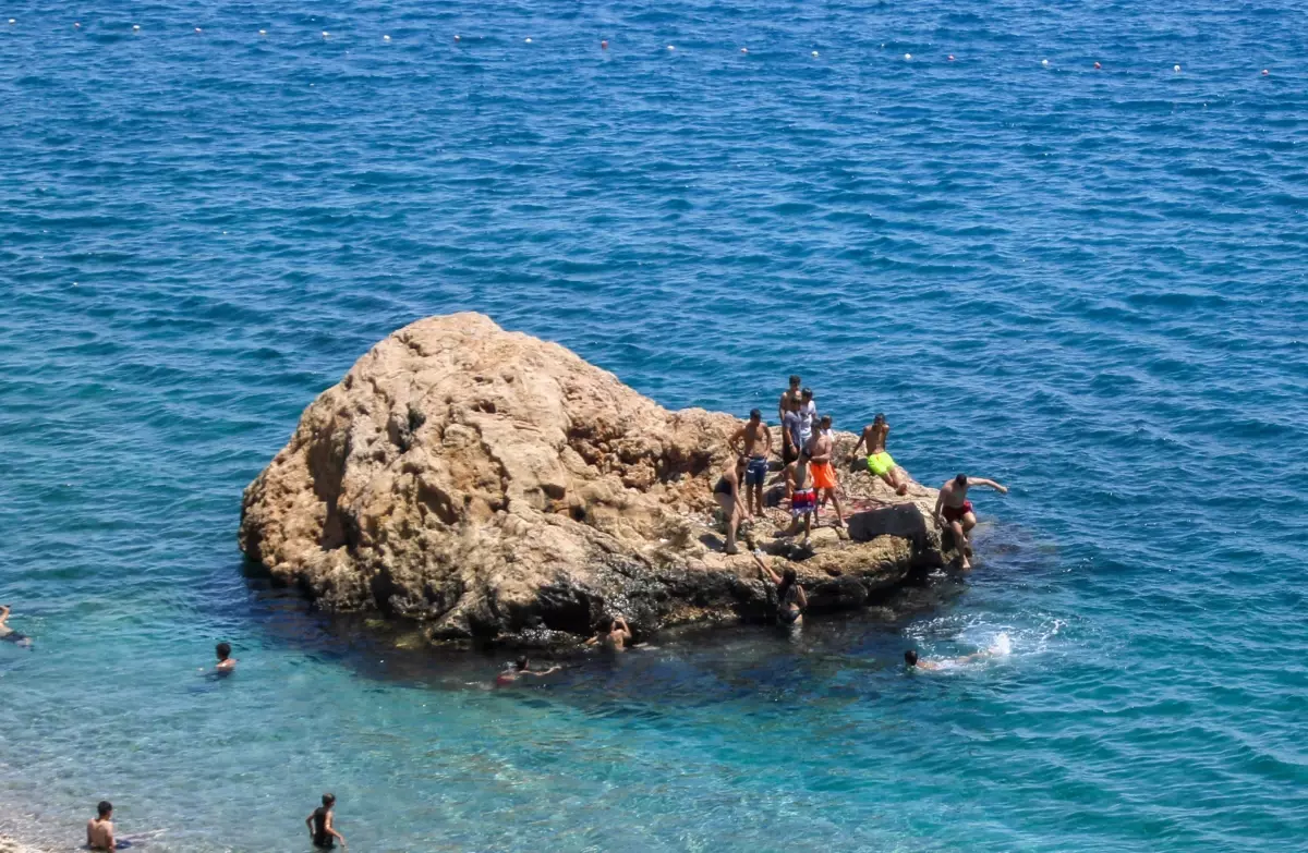 Antalya\'da Sıcaklık Rekoru: 48 Derece