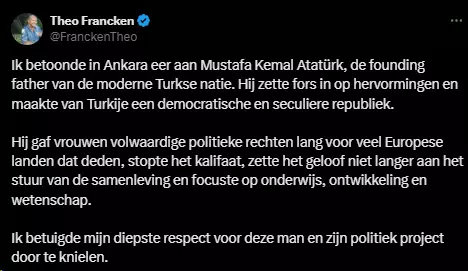 Atatürk'ün mozolesinin önünde diz çöken bakan konuştu