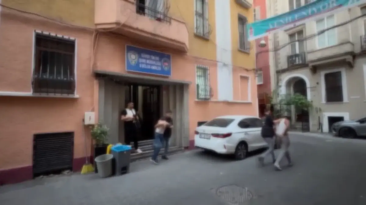 Beyoğlu\'nda Bıçaklı Kavga: 3 Tutuklama