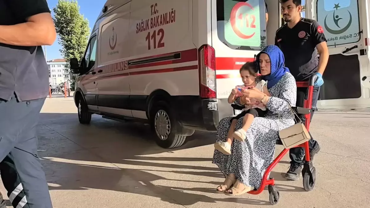 İnegöl\'de Trafik Kazası: 2 Yaralı