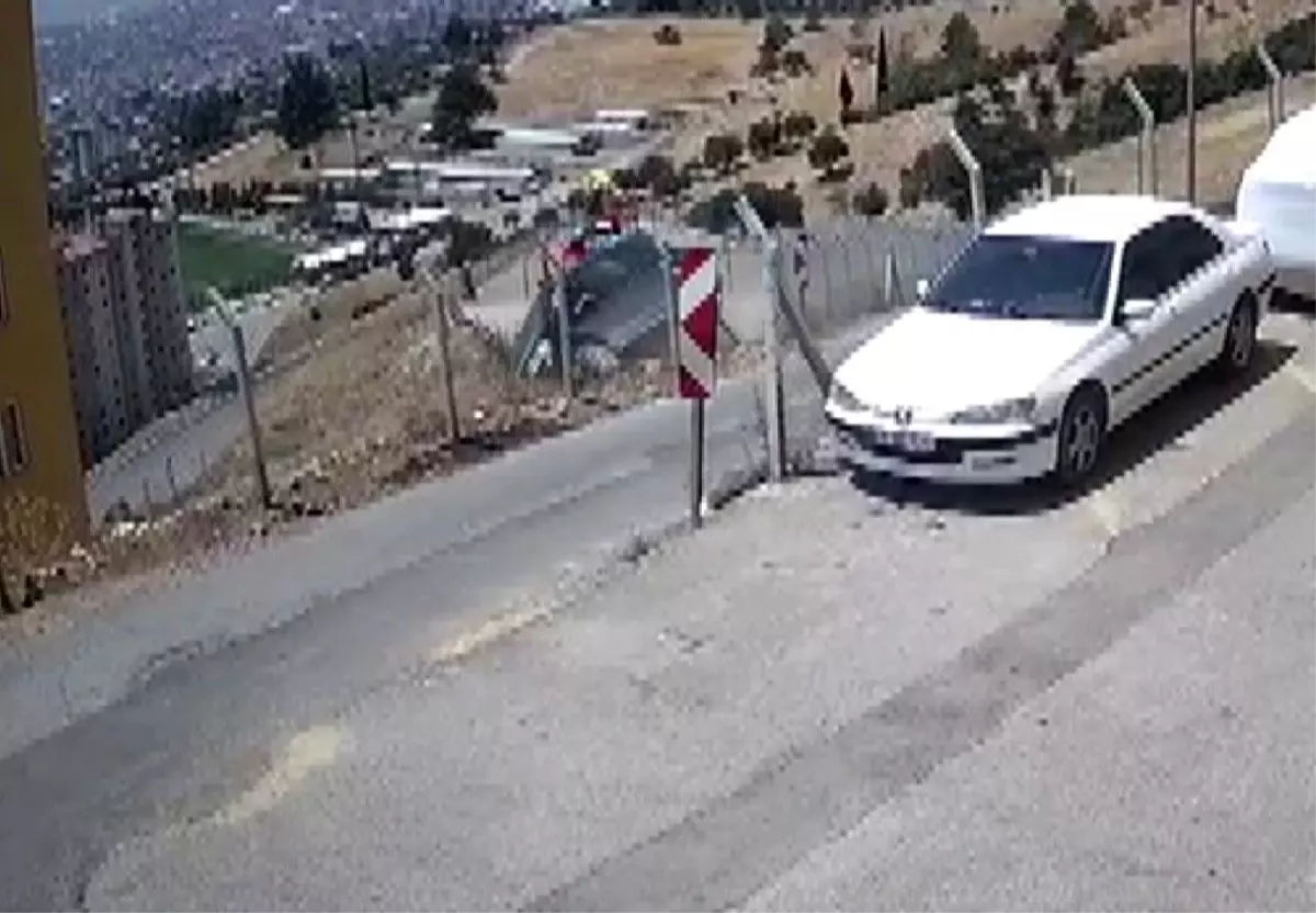 Kahramanmaraş\'ta Kaza: Araç Boşluğa Yuvarlandı