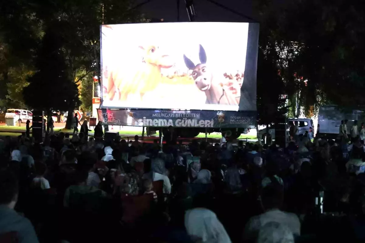 Melikgazi Belediyesi Açık Hava Sinema Günleri\'nde \'Tay 2\' Filmi Gösterildi