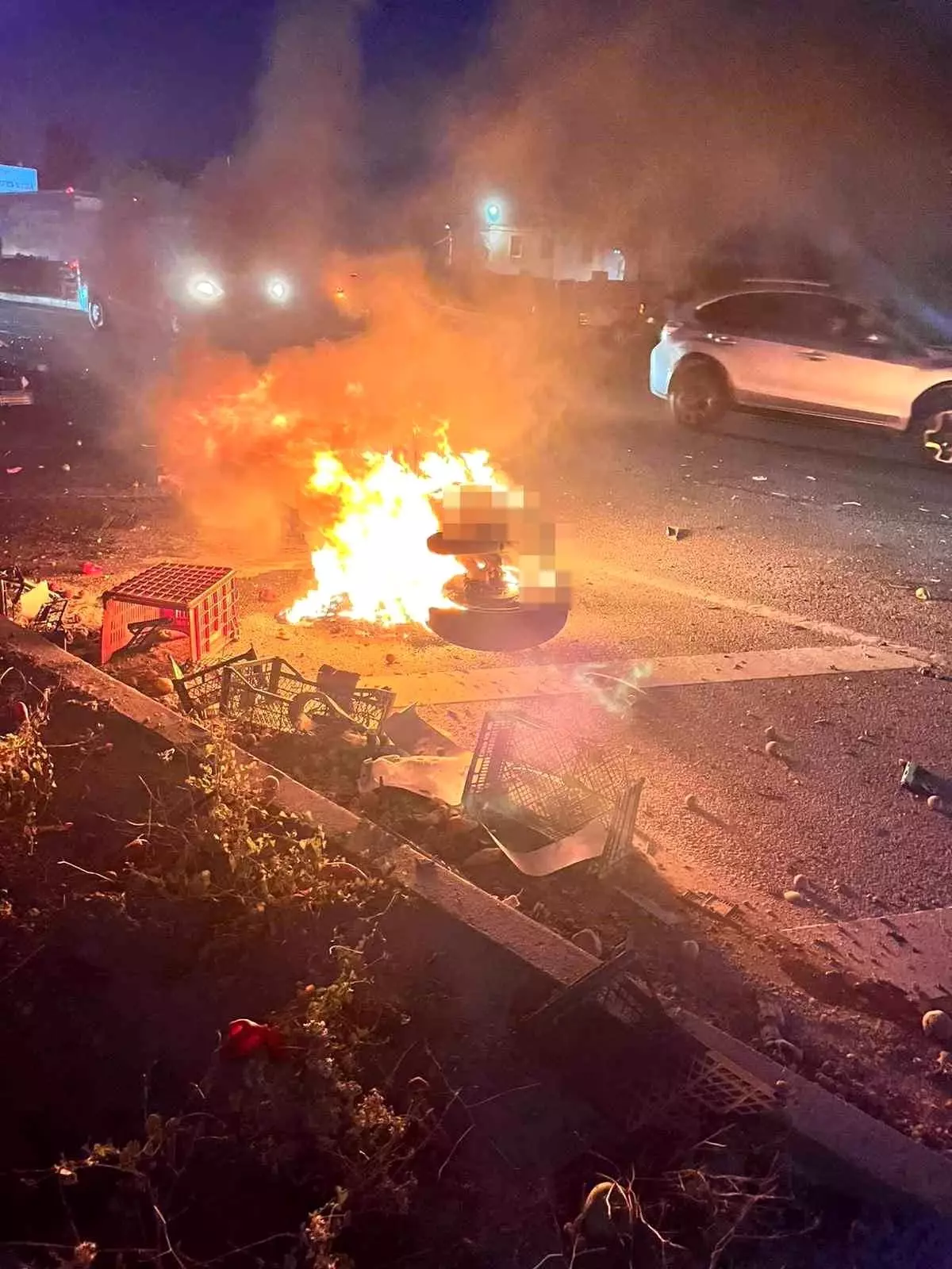 İzmir\'de Motosiklet Kazası: Sürücü Yanarak Hayatını Kaybetti