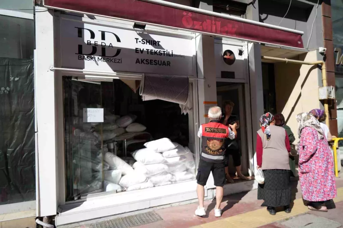 Samsun\'da Tekstil Mağazasında Yangın