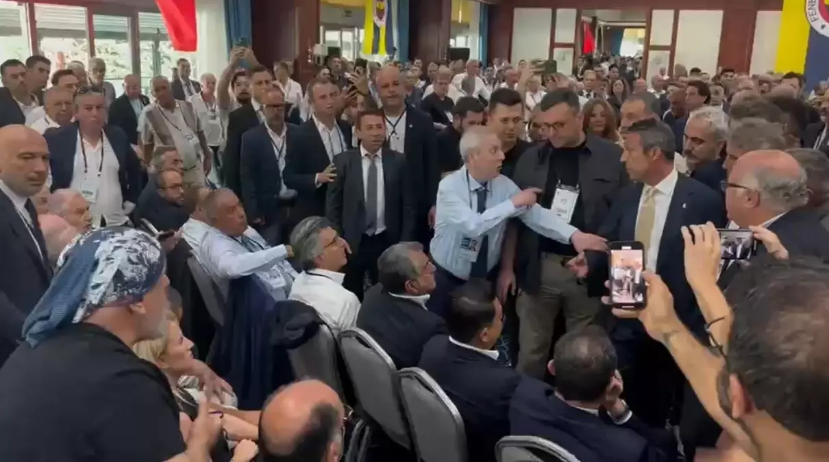 Amasya\'da Tünelde Otobüs-Traktör Çarpışması