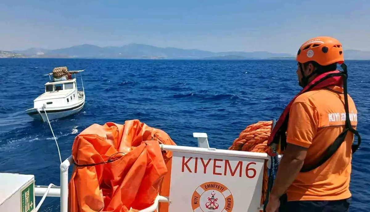 Bodrum\'da Makine Arızası Yapan Tekne Kurtarıldı