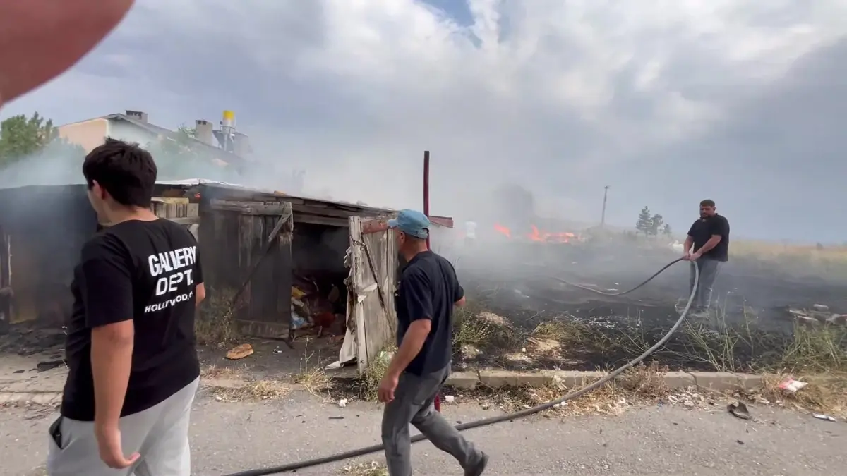 Sivas\'ta Mahallede Ot Yangını