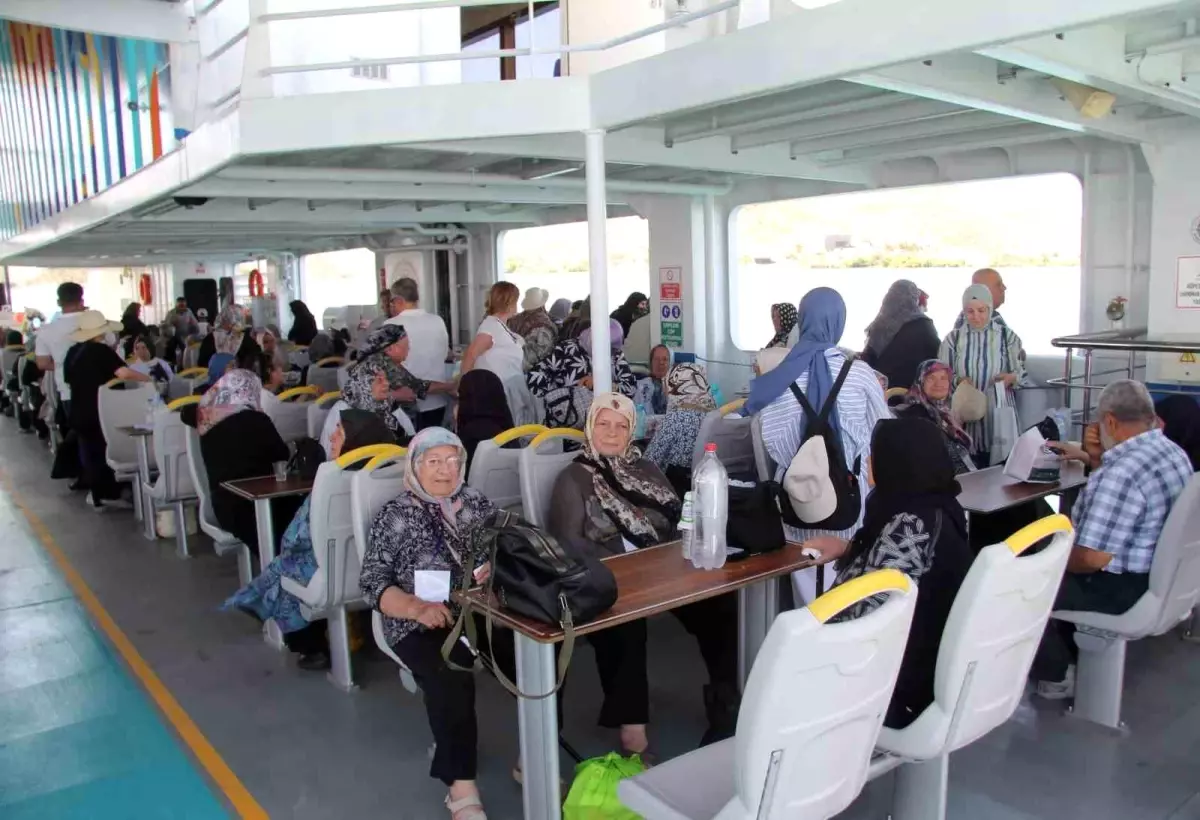 Gaziantep\'te Yaşlılara Feribotla Tarihle Dolu Keyifli Bir Gezi Düzenlendi