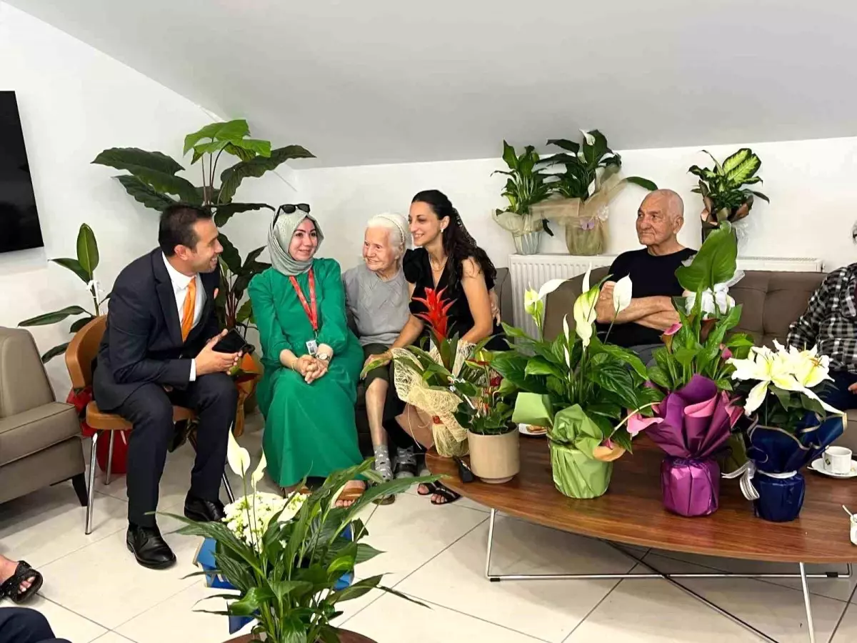 Çiçekleri Yaşlılara Gönderdiler
