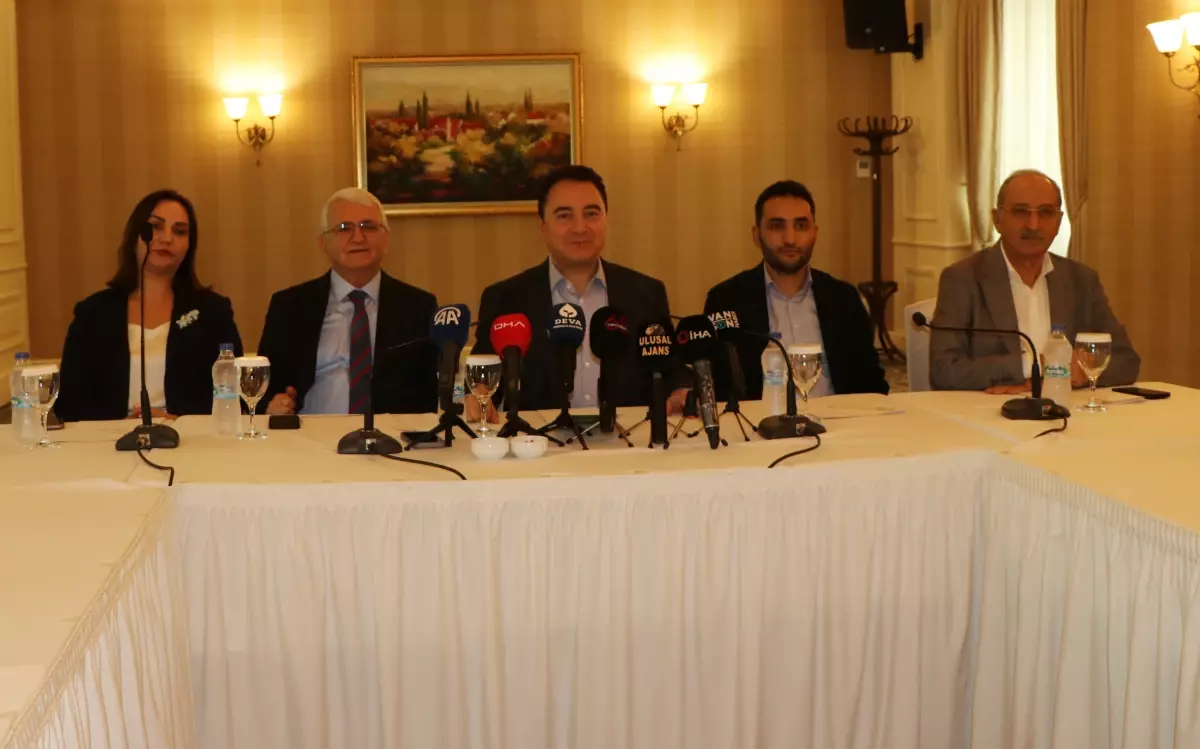 Babacan\'dan Yangın ve Ekonomi Açıklamaları