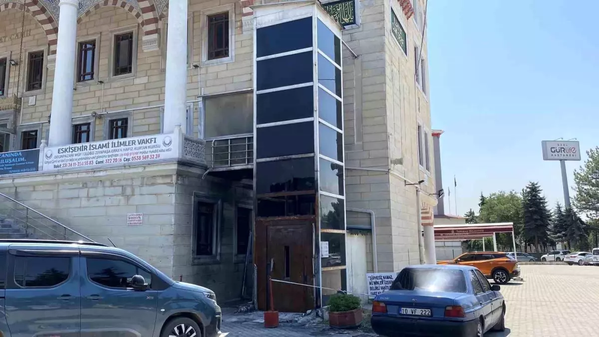 Eskişehir\'de Yanan Minibüs Asansörü Onarım Bekliyor