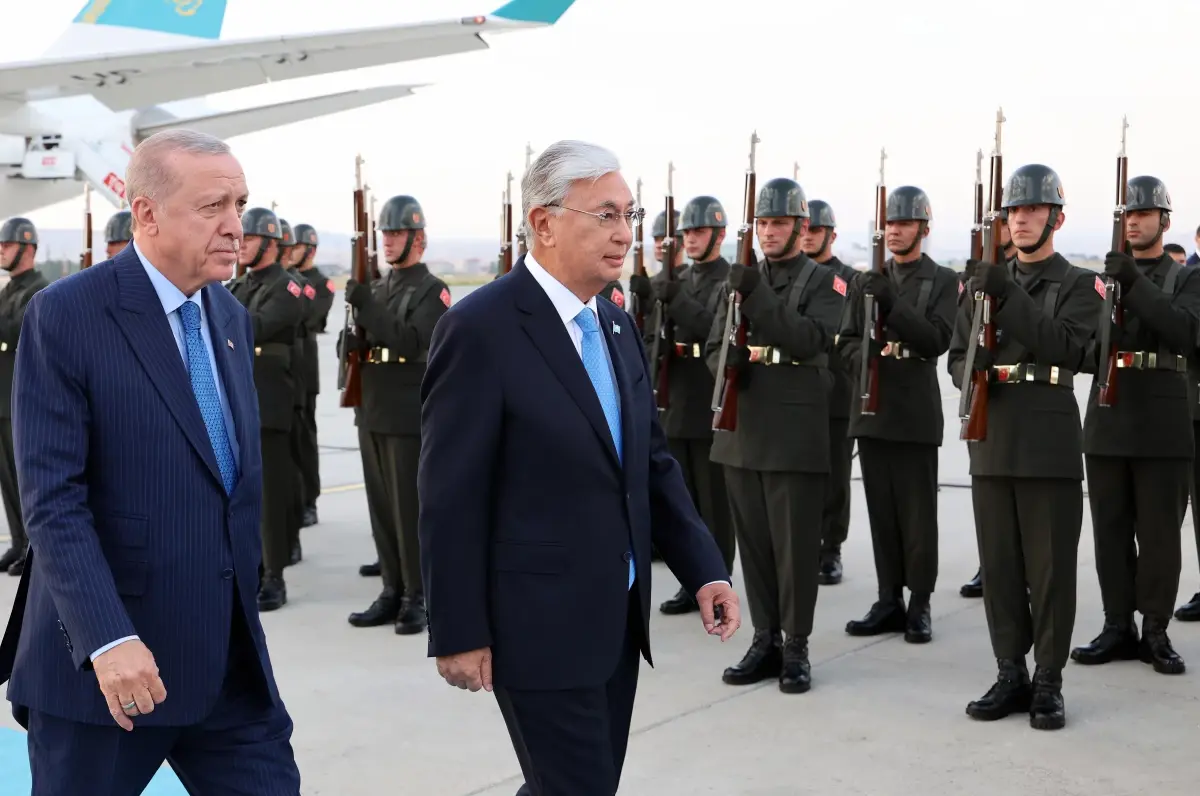 Cumhurbaşkanı Erdoğan, Kazakistan Cumhurbaşkanı Tokayev\'i karşıladı