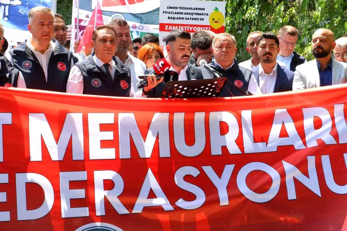 Kamu Çalışanları Hakları İçin Mücadele Ediyor