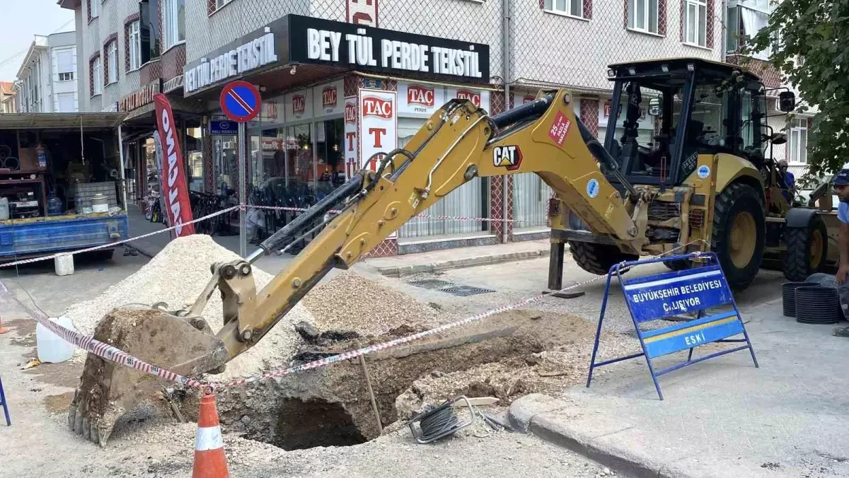 Eskişehir\'de Altyapı Çalışmaları Sırasında Göçük: 2 Personel Yaralandı