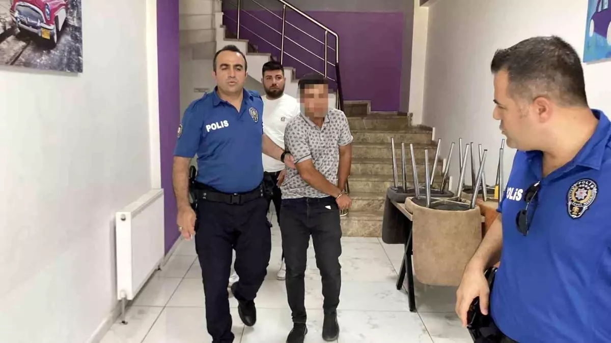 Rahatsız eden şahıs tuvalete kilitlendi