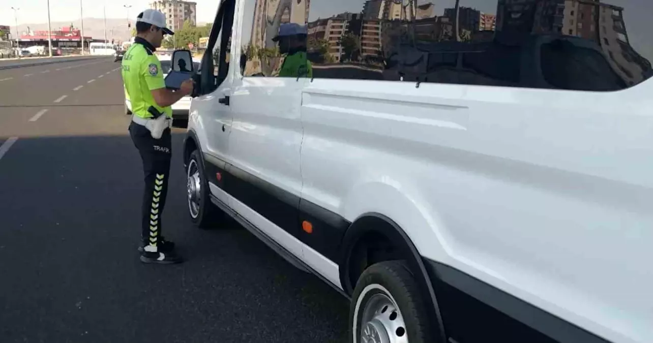 Kayseri\'de Trafik Denetimlerinde 403 Araç Ceza Aldı