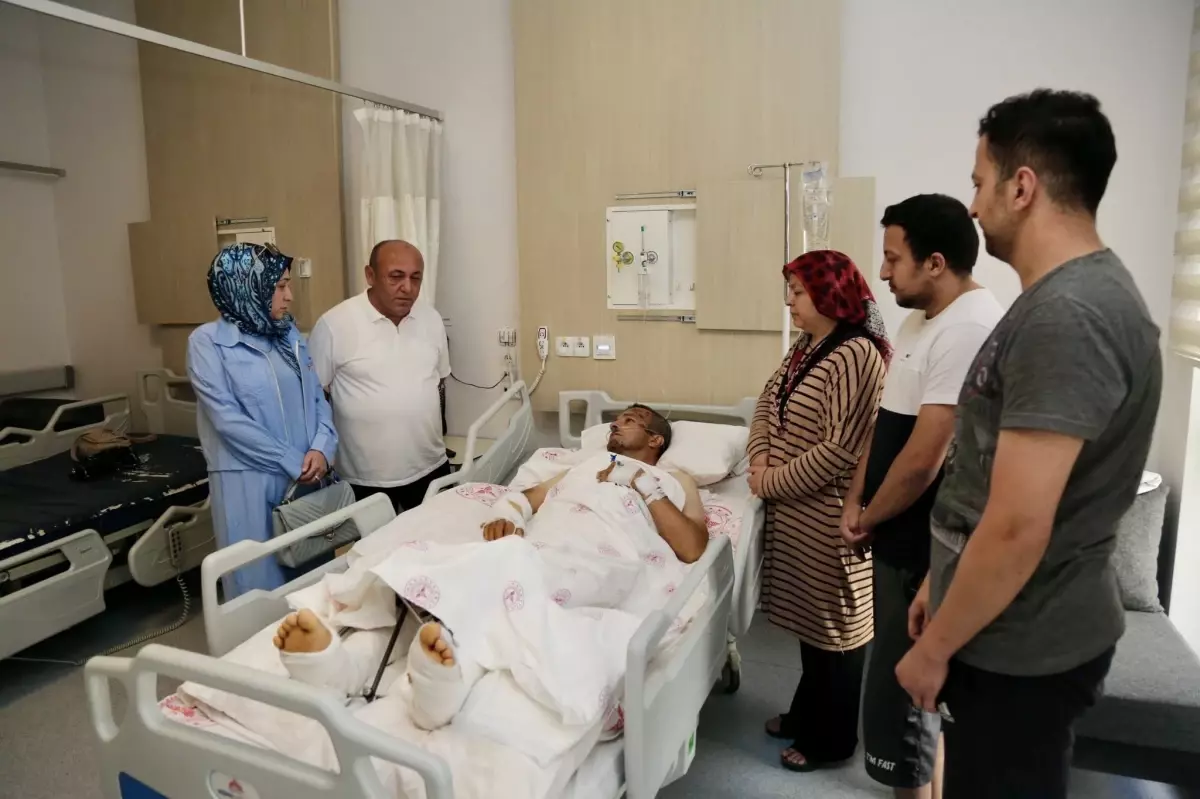 Ehliyetsiz Sürücü, Polise Çarparak Yaraladı