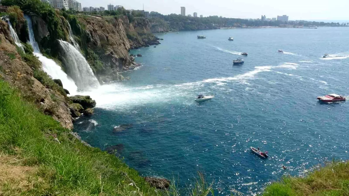 Aşağı Düden Şelalesi\'nde Arama Çalışmaları Devam Ediyor