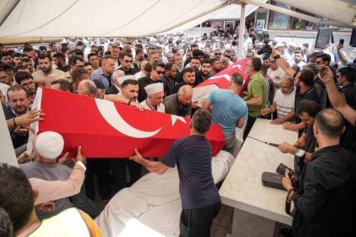 Bolu\'dan Gönüllü Şehitler Son Yolculuğuna Uğurlandı