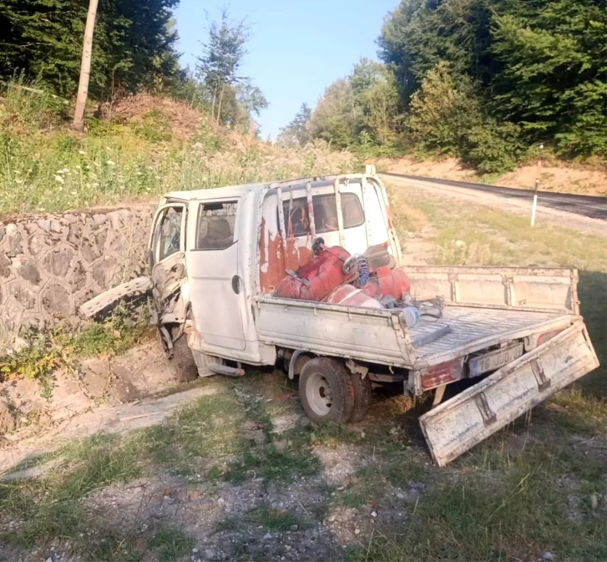 İnegöl\'de Kamyonet-Kamyon Çarpıştı