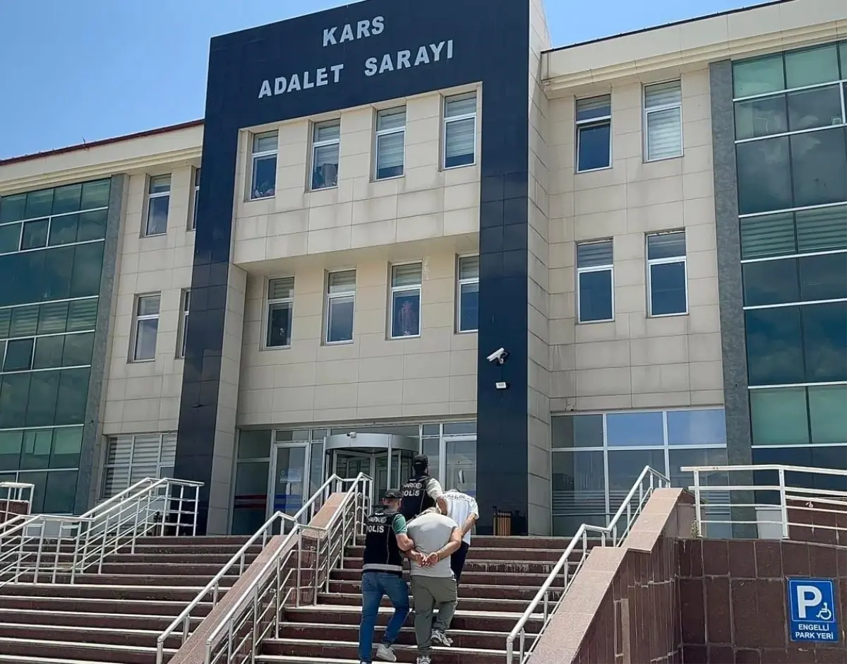 Kars\'ta Uyuşturucu Operasyonu: İki Tutuklama