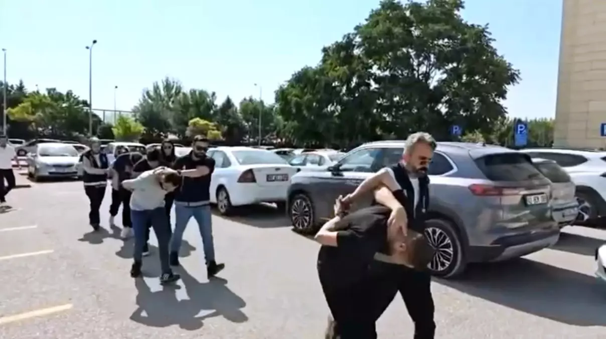 Konya\'da Fuhuş Operasyonu: 2 Tutuklama, 6 Kadın Kurtarıldı