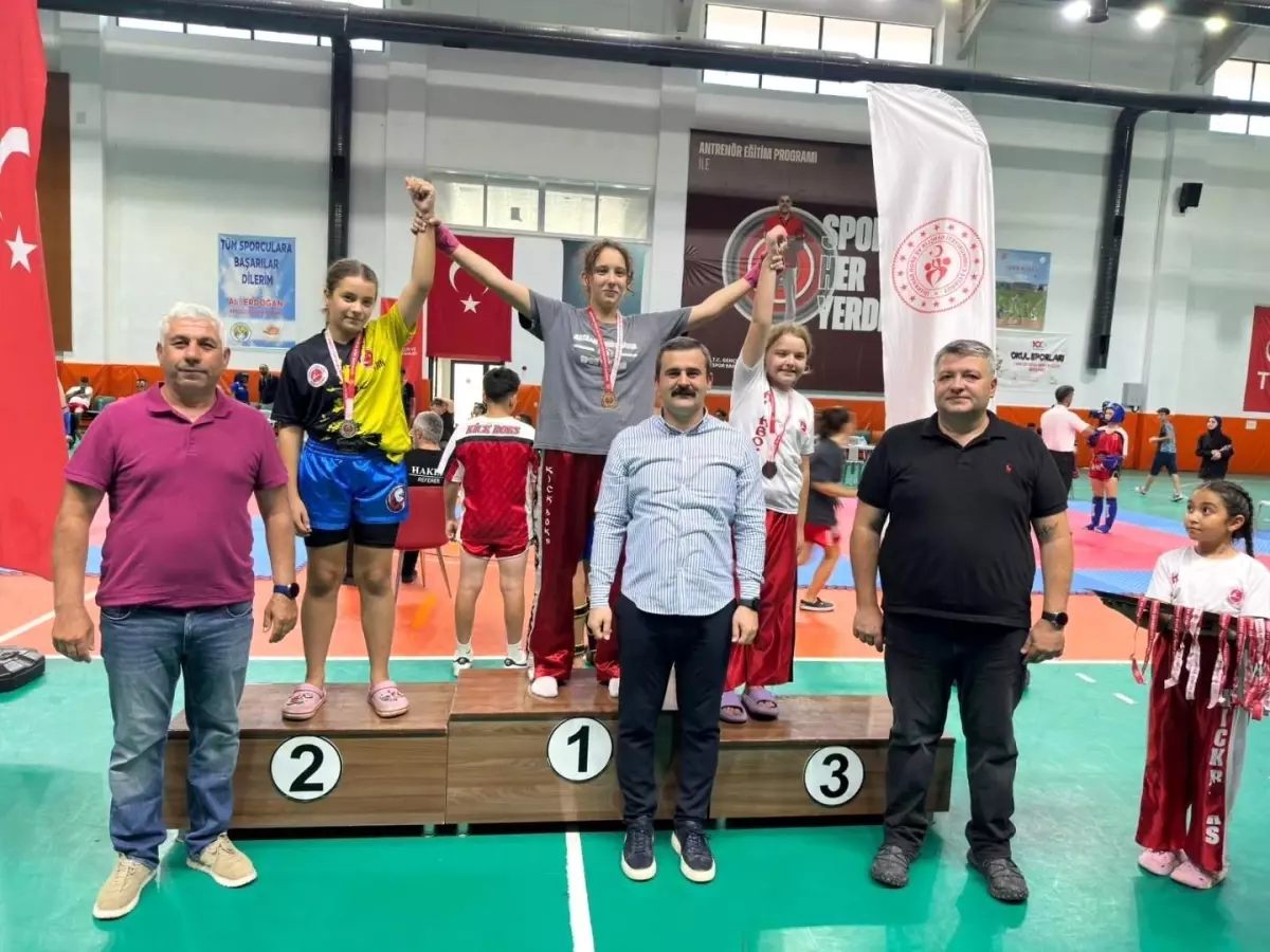 Köyceğiz\'de Kick Boks Şampiyonası Tamamlandı