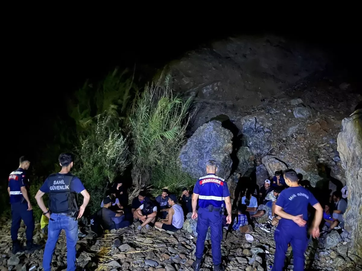 Marmaris\'te 22 Kaçak Göçmen ve 3 Organizator Yakalandı