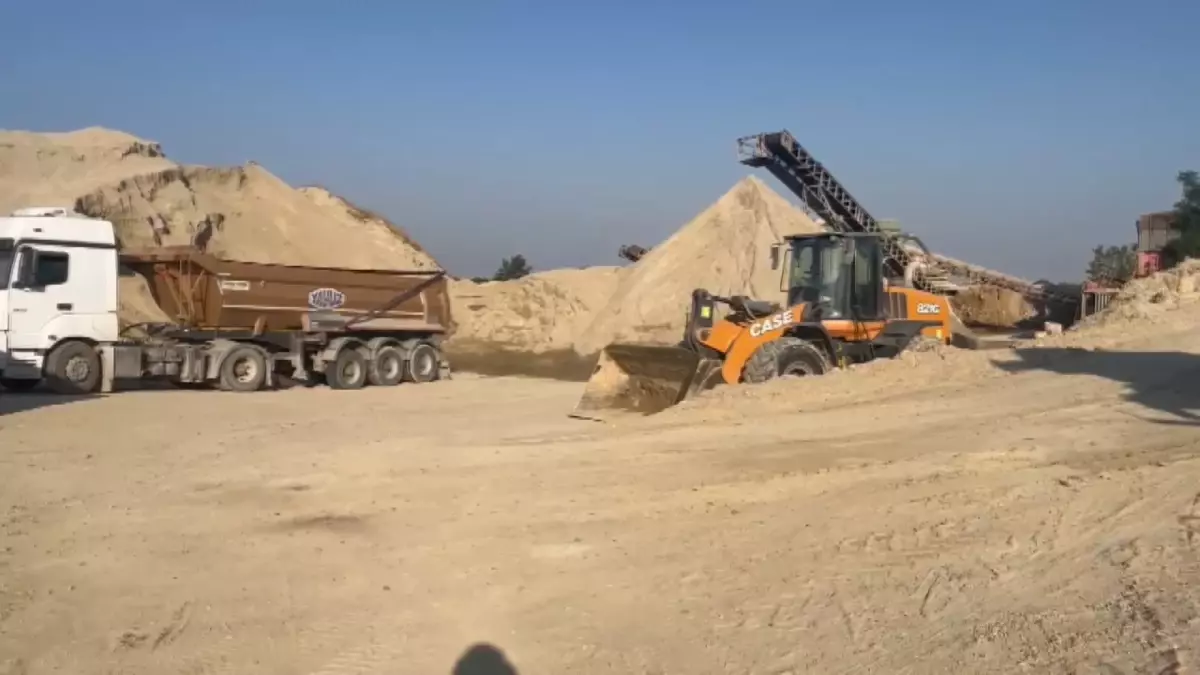 Silivri\'de Kum Ocağında Göçük: 1 İşçi Kayboldu