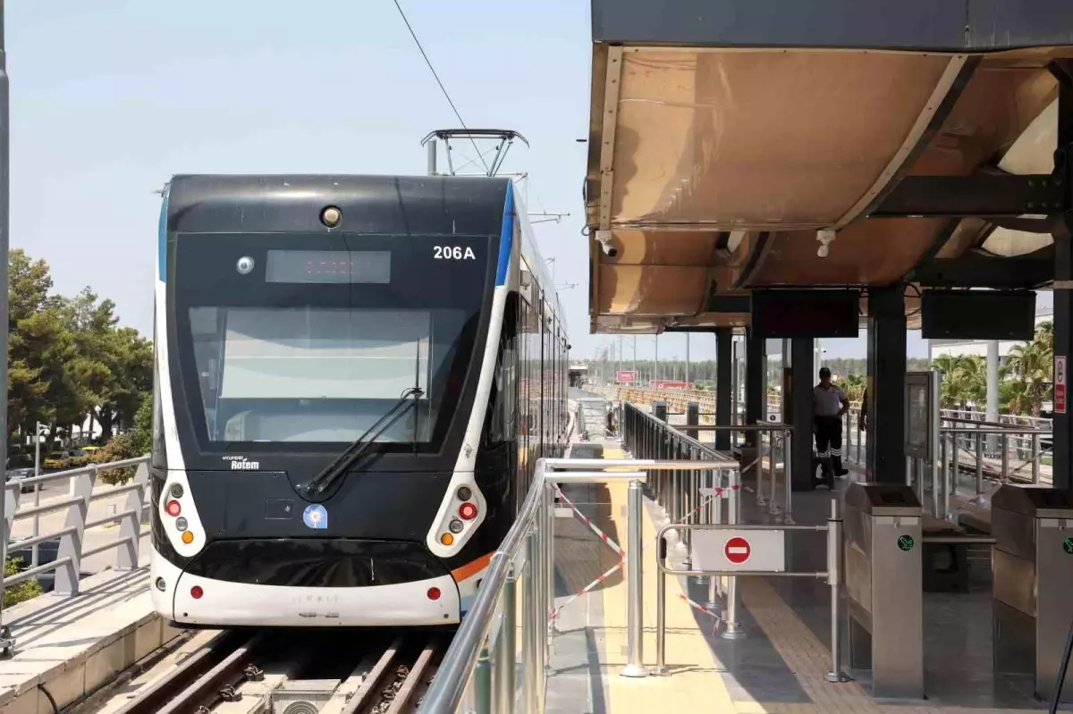 Antalya Havalimanı\'nda Yeni Tramvay Durağı Hizmete Açıldı