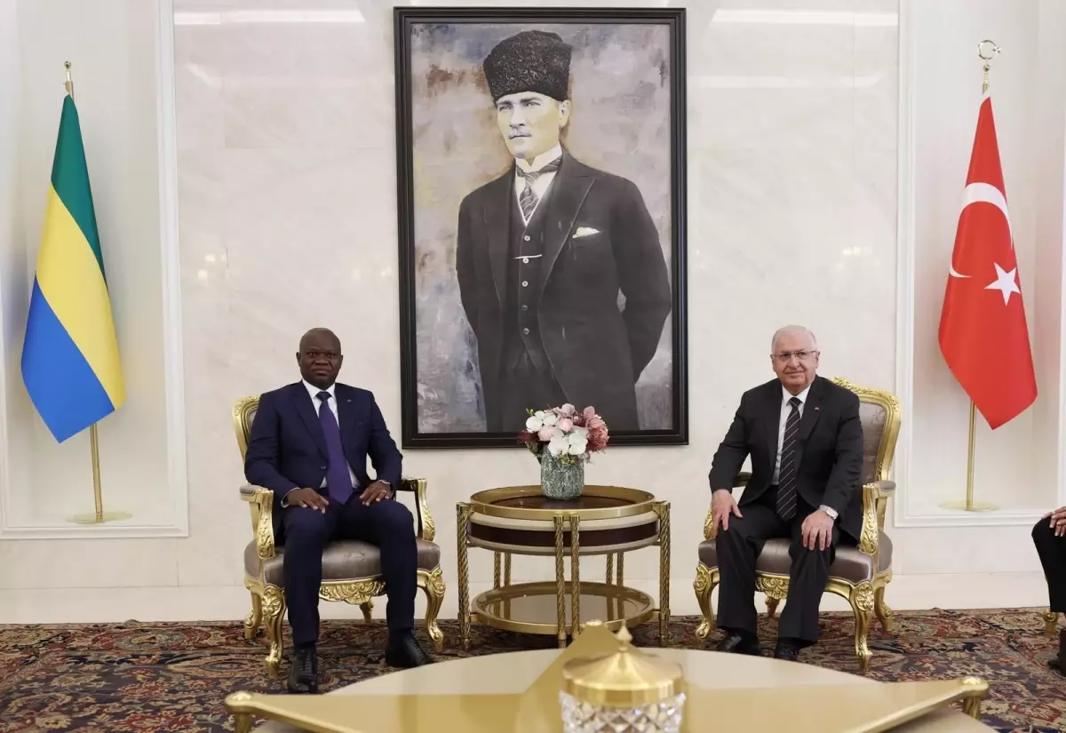 Bakan Güler, Gabon Cumhurbaşkanı Nguema\'yı Askeri Törenle Karşıladı