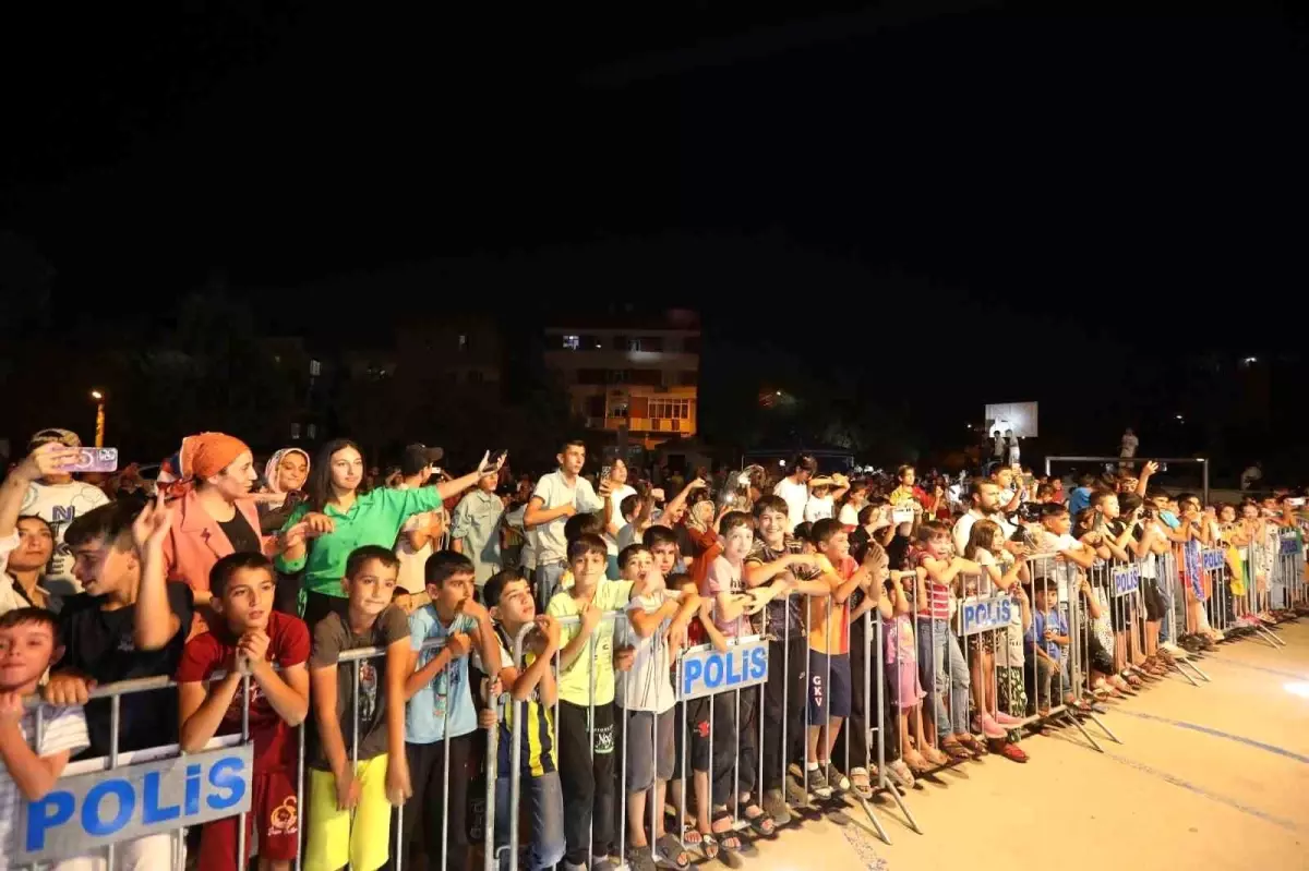 Gaziantep\'te Mahallede Konser Heyecanı