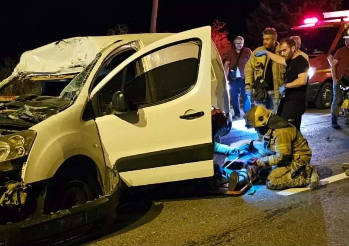 Bursa\'da TIR\'a Çarpan Araçta İki Yaralı