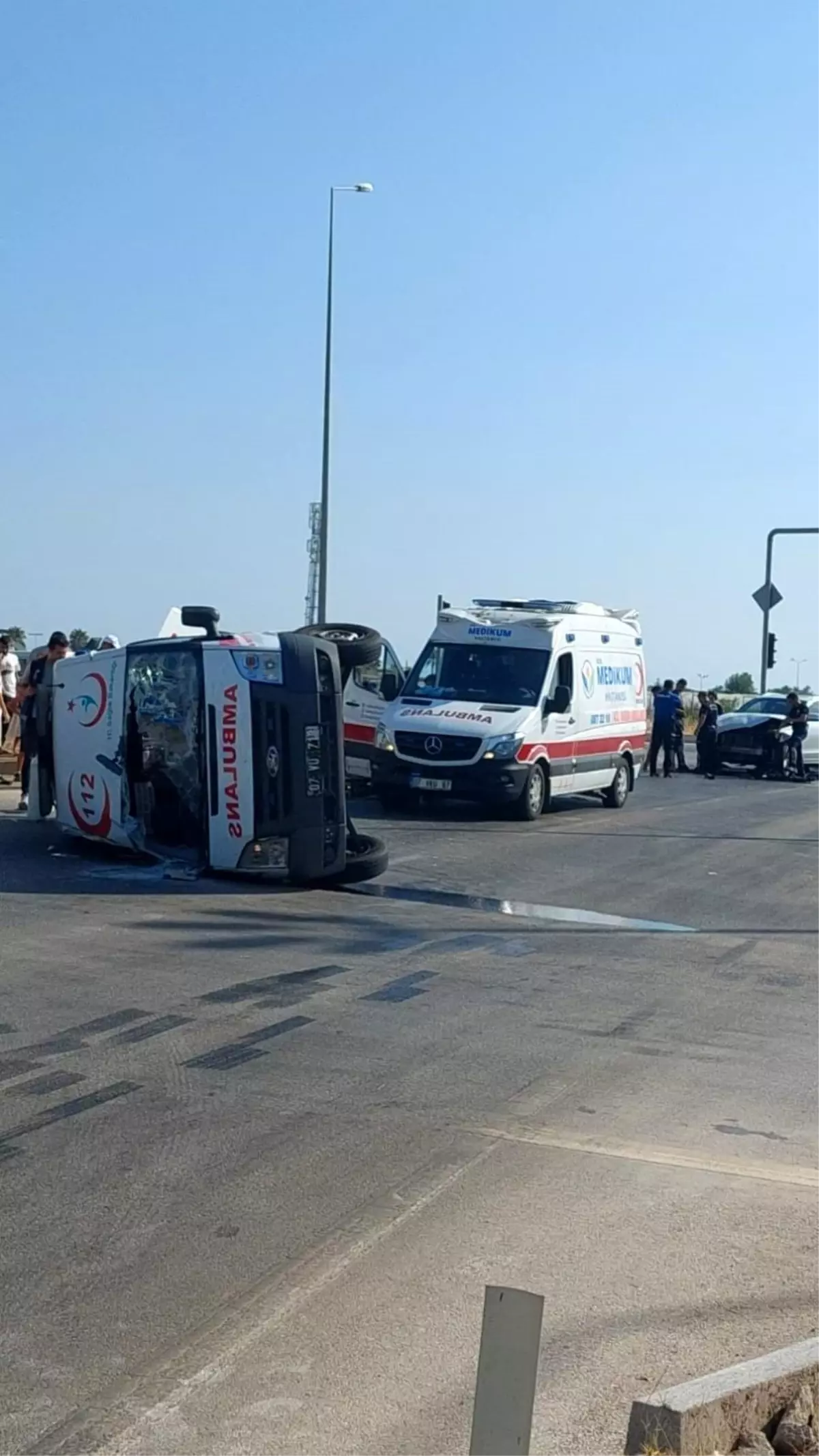Kumluca\'da Ambulans Kazası: 3 Yaralı