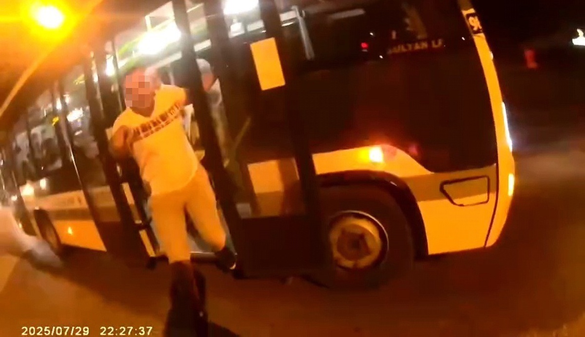 Motosiklet Sıkışmaktan Kıl Payı Kurtuldu