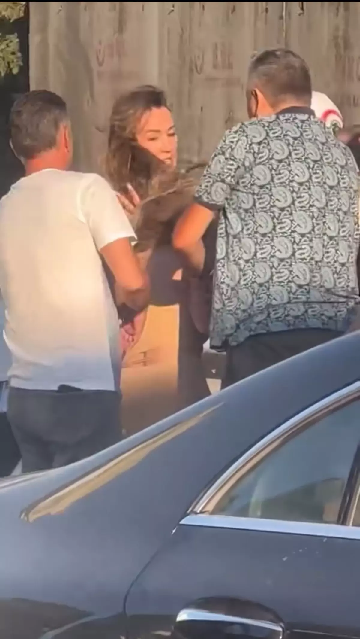 Yer: İstanbul! Aracından iner inmez saçına yapıştı
