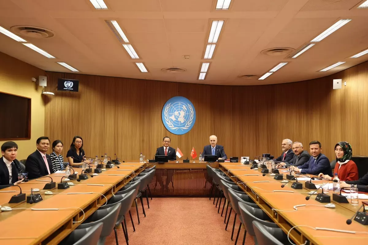 Kurtulmuş ve Seah Kian Peng Görüştü