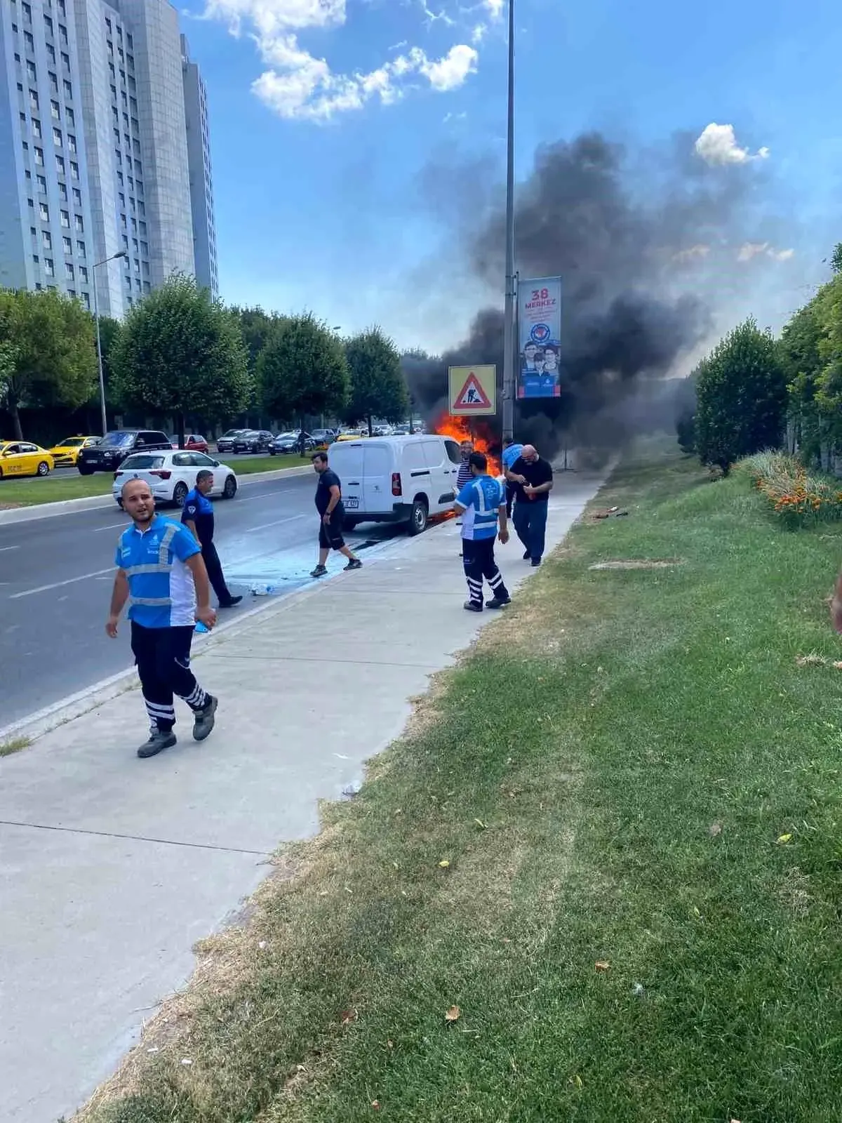 Bakırköy\'de Araç Yangını