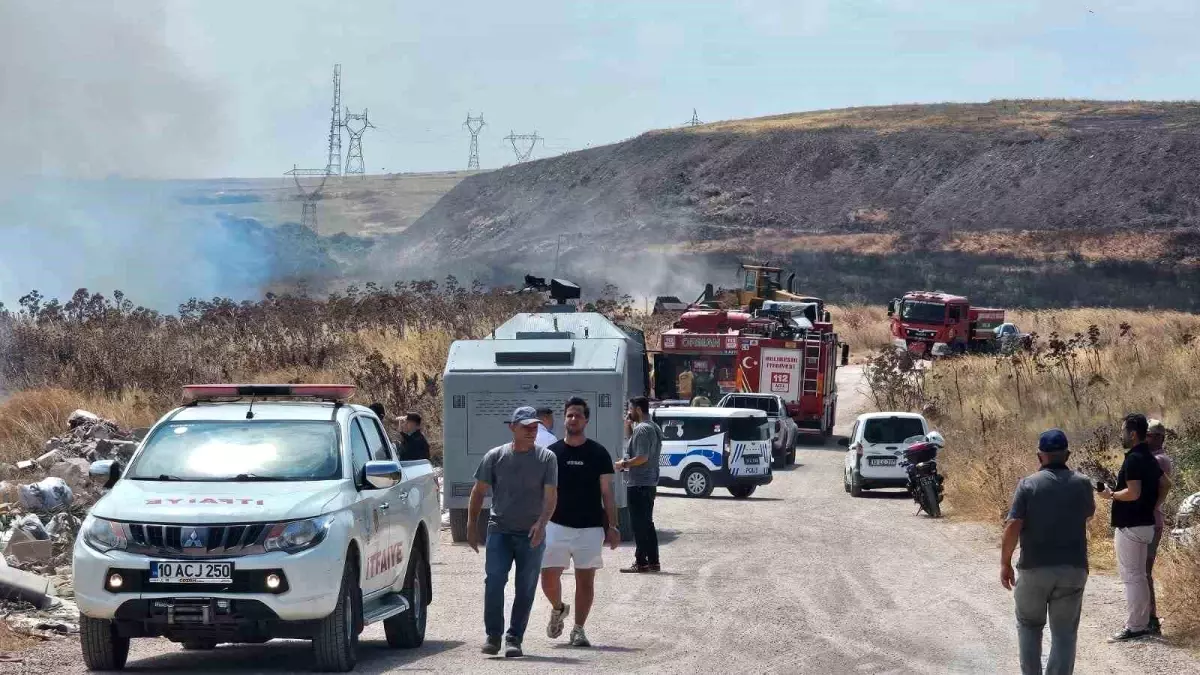 Balıkesir\'de Elektrik Tellerinden Yangın Paniği