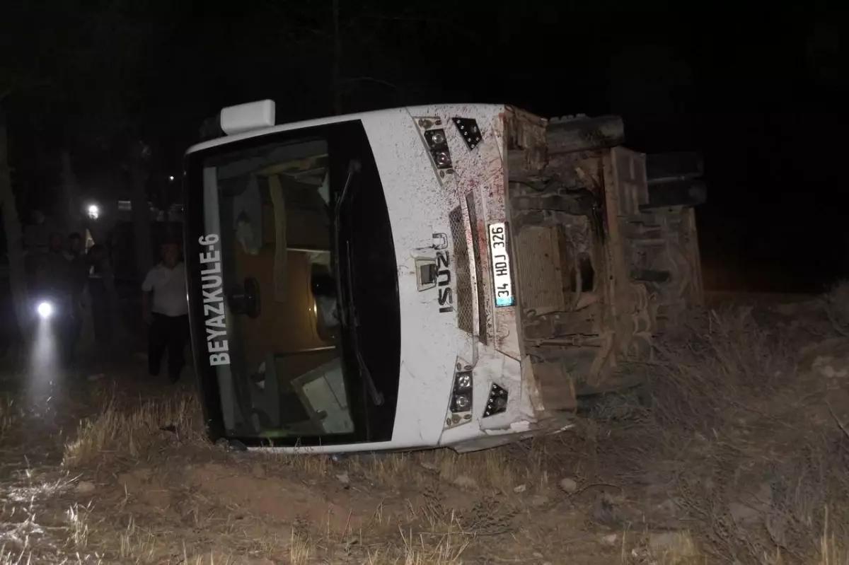 Ceylanpınar\'da Servis Otobüsü Devrildi
