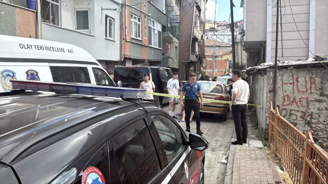 Kağıthane'de ev arkadaşını boğazını keserek öldürdü