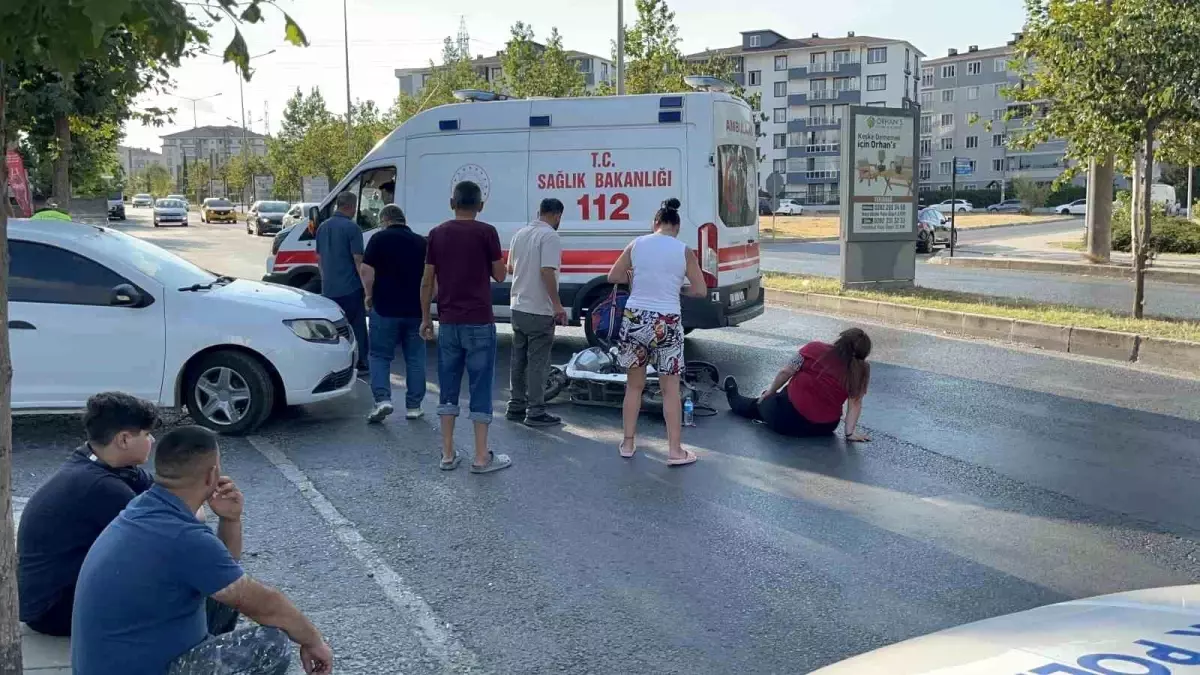 Çorlu\'da Elektrikli Bisiklet-Motosiklet Çarpışması