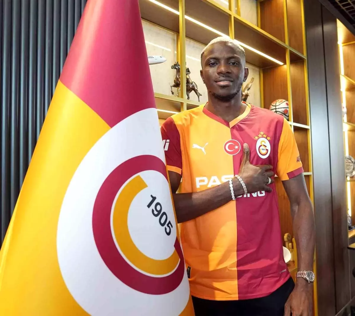 Galatasaray, Osimhen\'in Bonservisiyle Rekor Kırdı