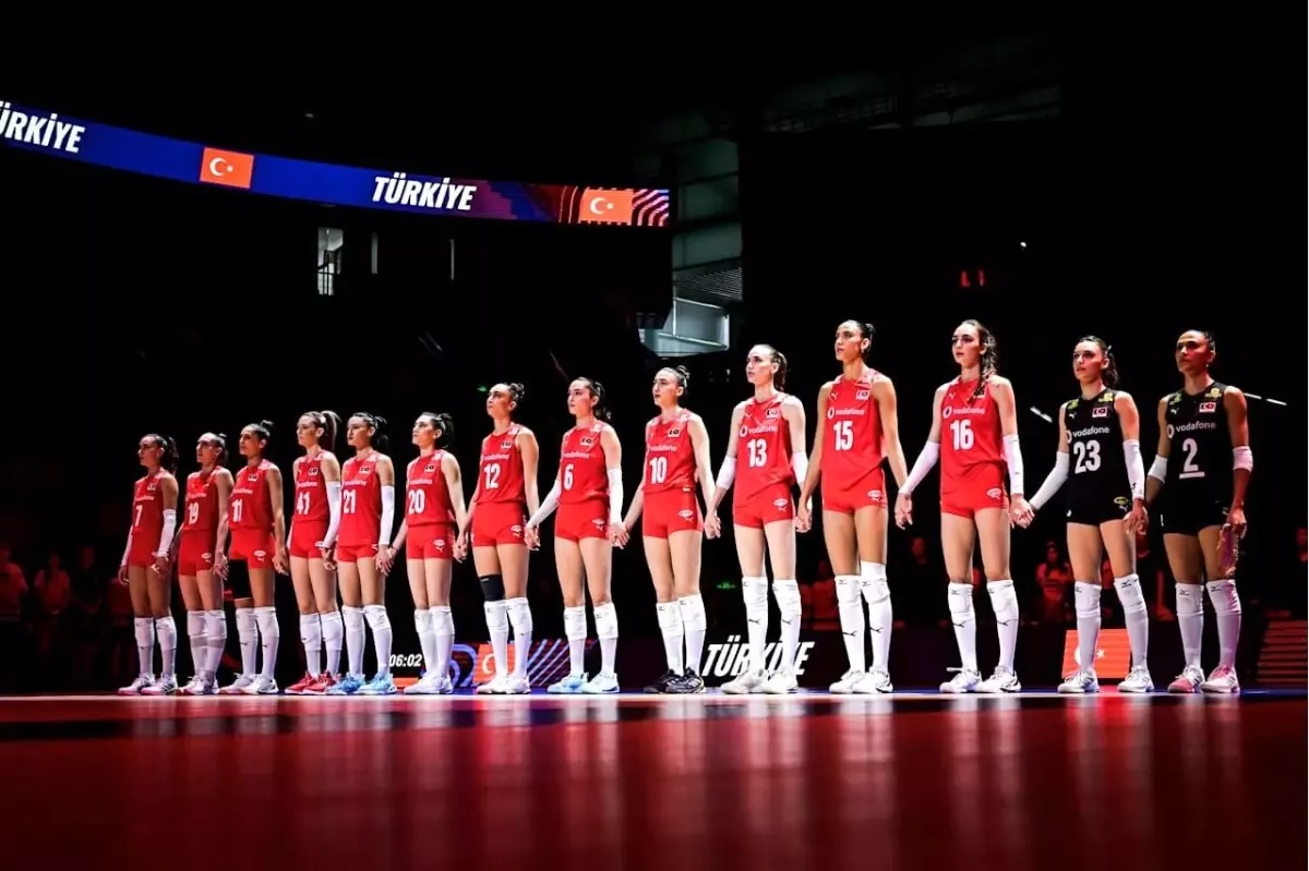 A Milli Kadın Voleybol Takımı Antalya\'da Kamp Yapıyor