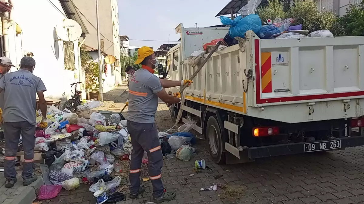 Nazilli\'de Evden 7 Römork Çöp Çıktı