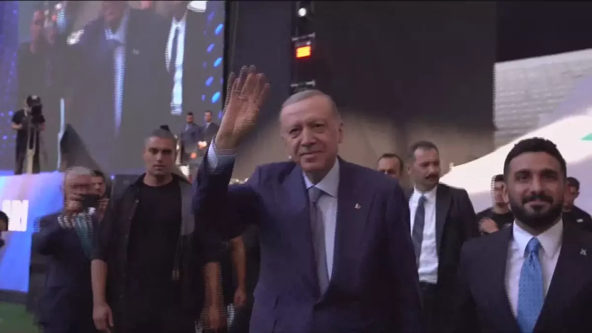Cumhurbaşkanı Erdoğan, TÜGVA Yaz Okulları Finali\'nde Gençlere Hitap Etti