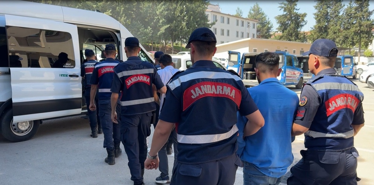Sosyal Medya Dolandırıcılığı Operasyonu: 5 Tutuklama