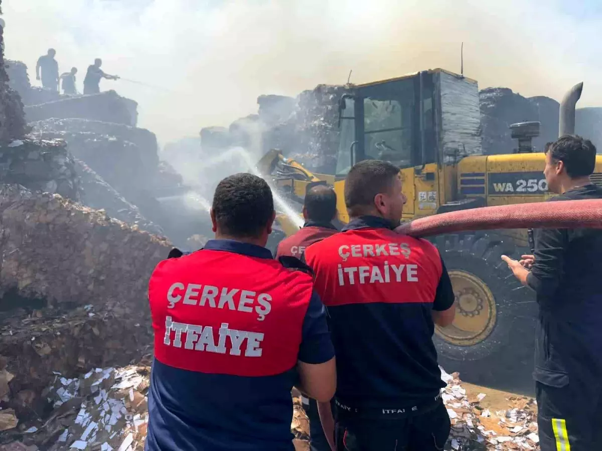 Çankırı\'da Kağıt Fabrikasında Yangın Kontrol Altına Alındı