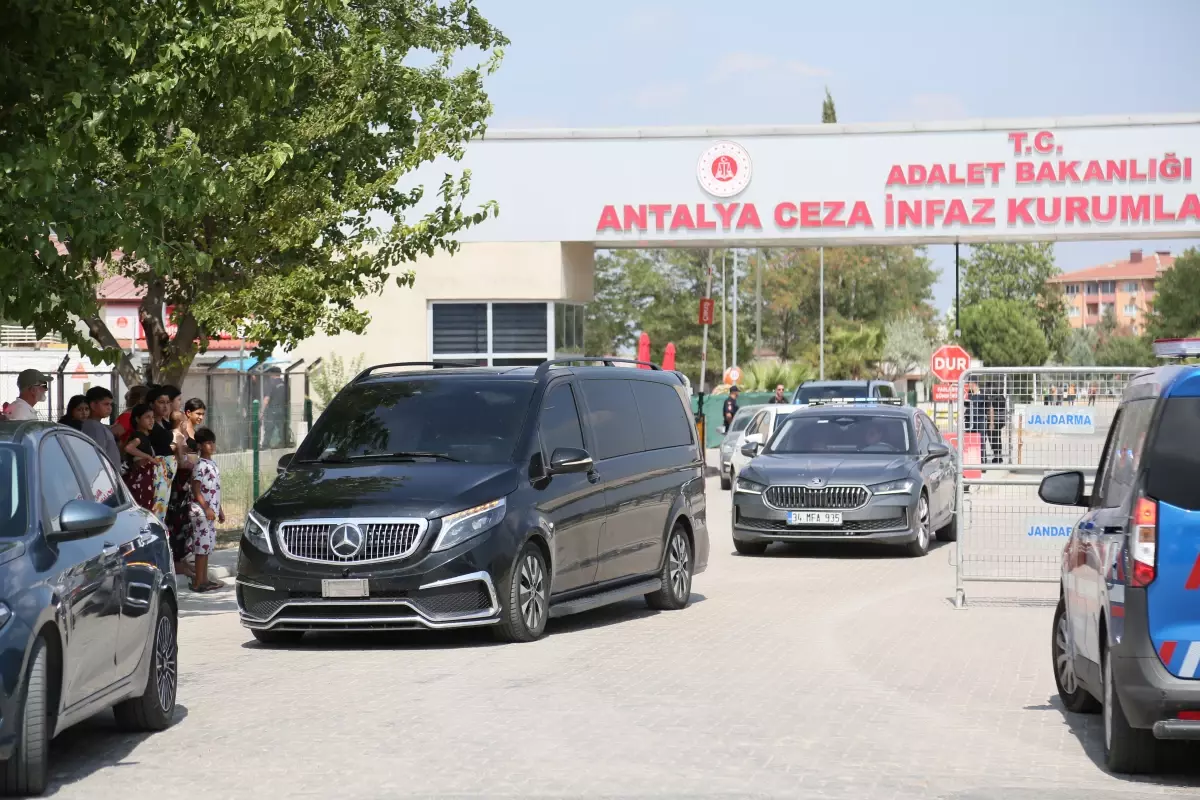 Kılıçdaroğlu, Tutuklu Belediye Başkanlarını Ziyaret Etti